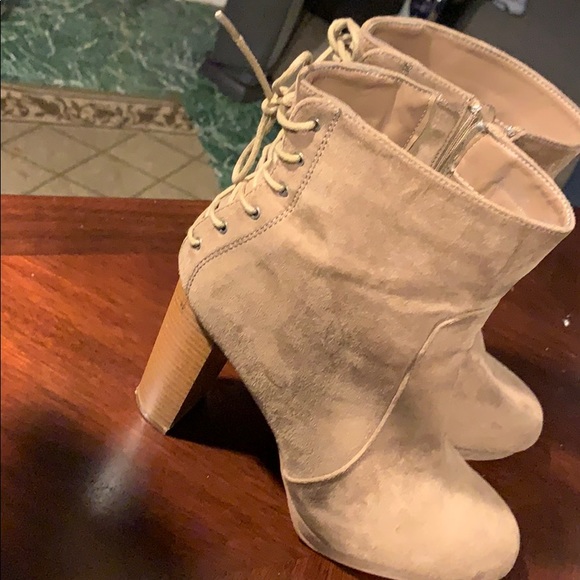 Taupe size 8 shoe dazzle booties - Picture 5 of 5